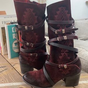 Extremely rare!!! Freebird by Steven size 9